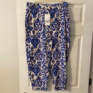 Zara Blue and White Abstract Print Pants size XL brand new inseam 23” waist 34”